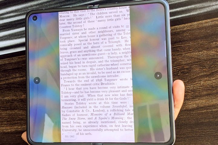 App running in its natural aspect ratio on the Oppo Find N.