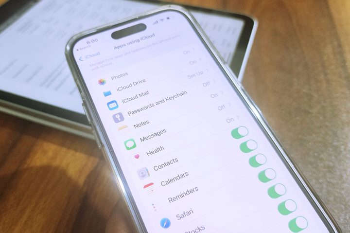 Apps that can access iCloud data.