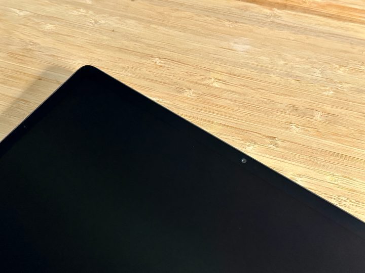 Lenovo Tab P11 Pro Gen 2 front facing horizontal camera