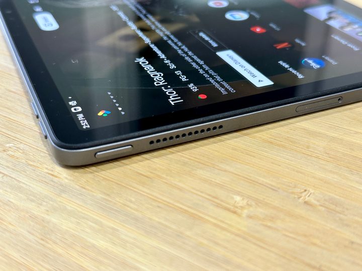 Lenovo Tab P11 Pro Gen 2 power button