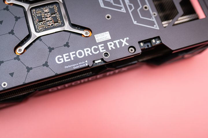 BIOS toggle on the Asus Tuf Gaming RTX 4070 Ti.