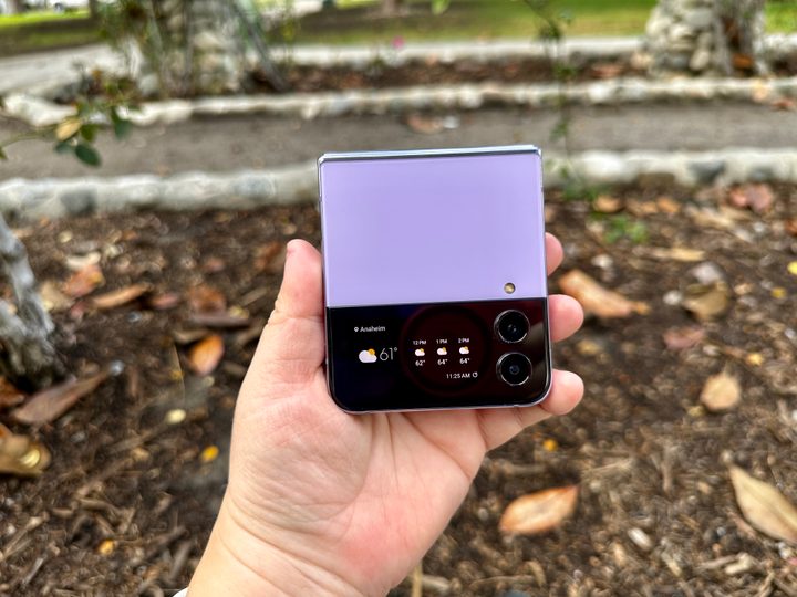 Samsung Galaxy Z Flip 4 Bora Purple cover screen weather