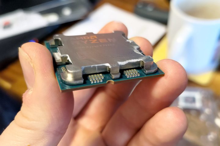 Heatpaste buildup on a Ryzen 7000 CPU.