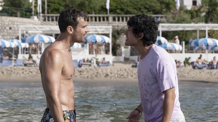 Ethan confronts Cameron in The White Lotus.