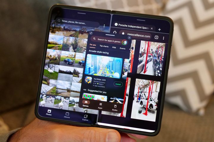 Multi-tasking on the Oppo Find N2.