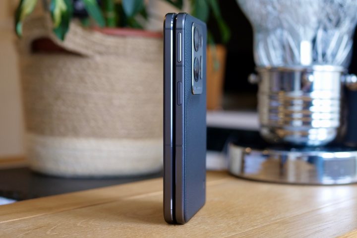 The side of the Oppo Find N2.