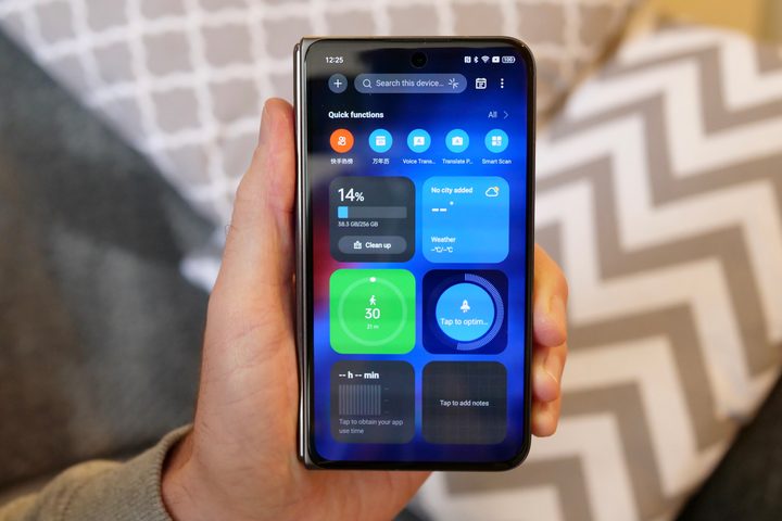 Oppo widgets on the Oppo Find N2.