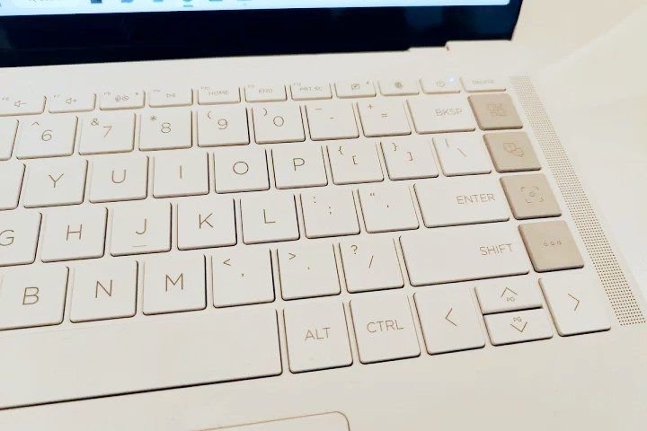 The keyboard of the HP Dragonfly Pro.