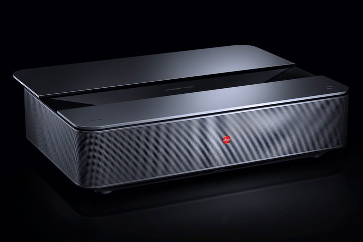 Leica Cine 1 Laser TV (angle view, dust cover open).