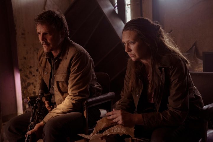 Pedro Pascal sits next to Anna Torv in The Last of Us.