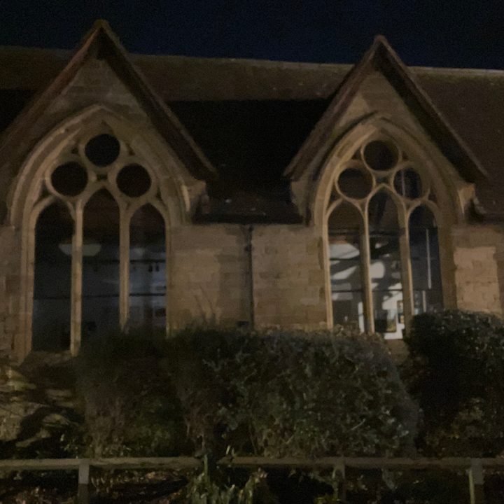 Night mode photo taken with the iPhone SE 2022.