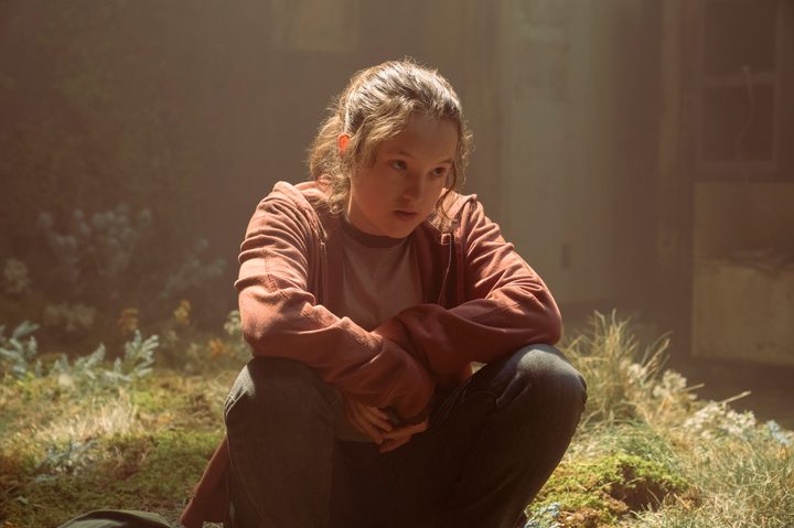 Ellie stares at Joel and Tess in the The Last of Us TV show.
