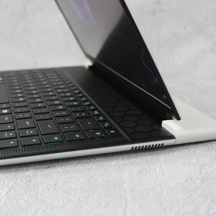 The right side of the keyboard of the Alienware x14 R2.