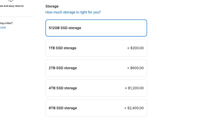 Apple MacBook Pro configuration page showing SSD performance.