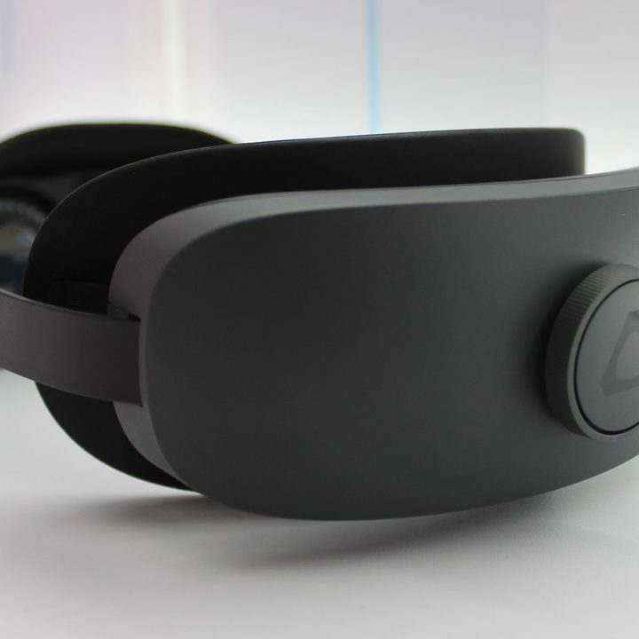 The adjustable dial on the back of the HTC Vive XR Elite.
