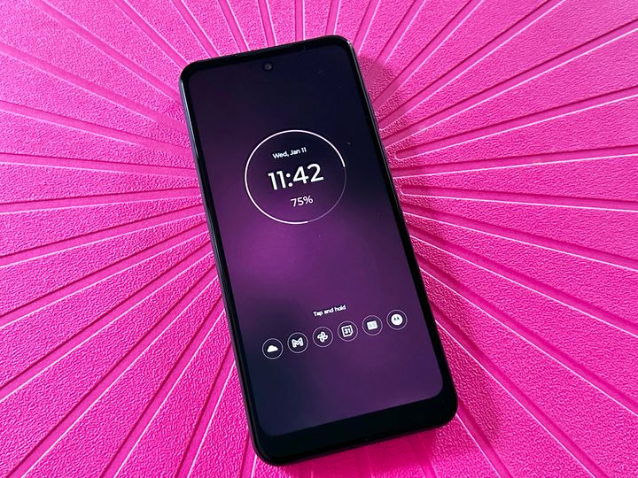 Moto G Play (2023) lock screen