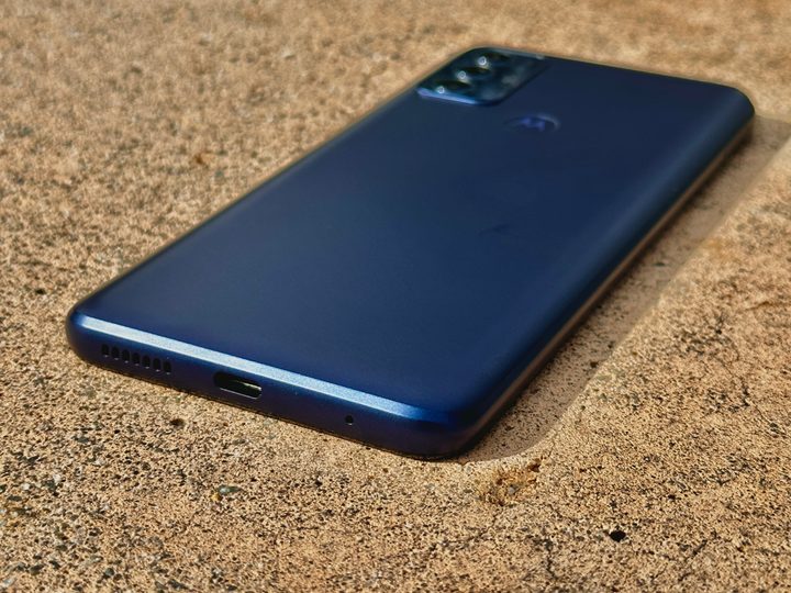Moto G Play (2023) bottom ports