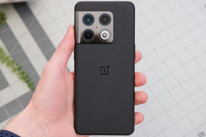 Holding The OnePlus 10 Pro.