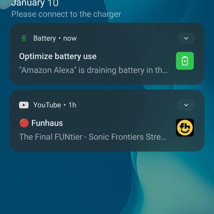 A notification about "battery optimization" on the OnePlus 10 Pro.