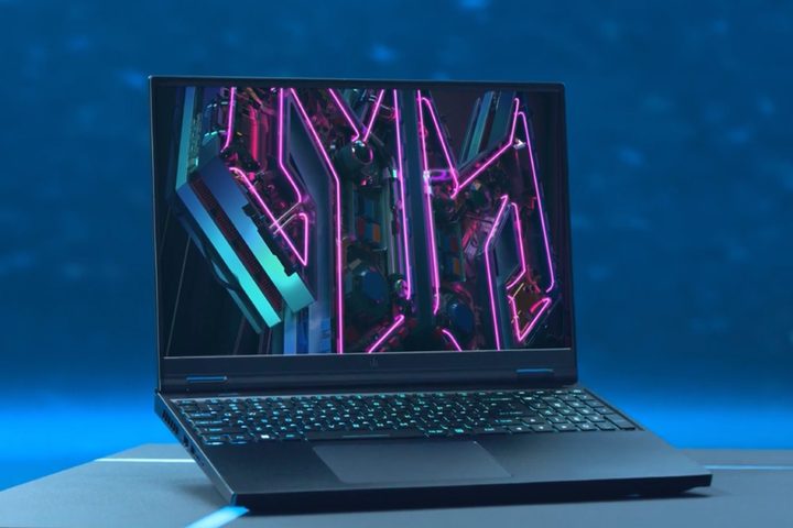 The Predator Helios 16 open on a table.