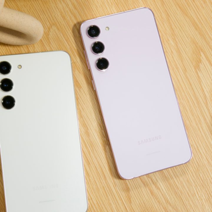 A white Samsung Galaxy S23 next to a pink Samsung Galaxy S23 Plus.