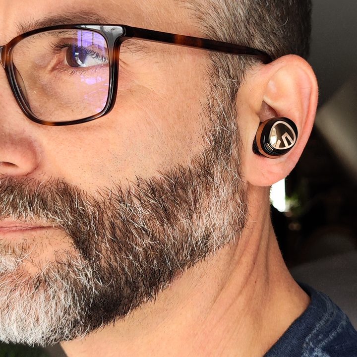 Man wearing SoundPeats Opera05.