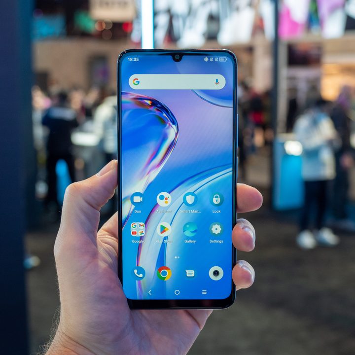TCL 40 SE screen.