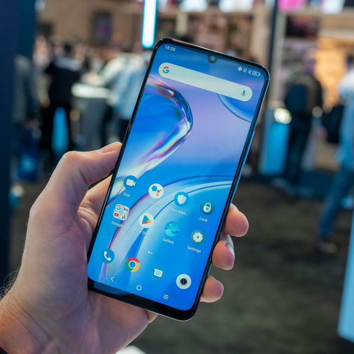 TCL 40 SE screen.