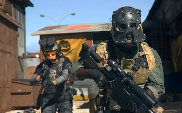 Characters running in Warzone 2.0.