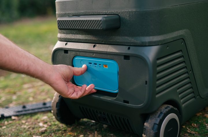 A person using the Anker EverFrost.
