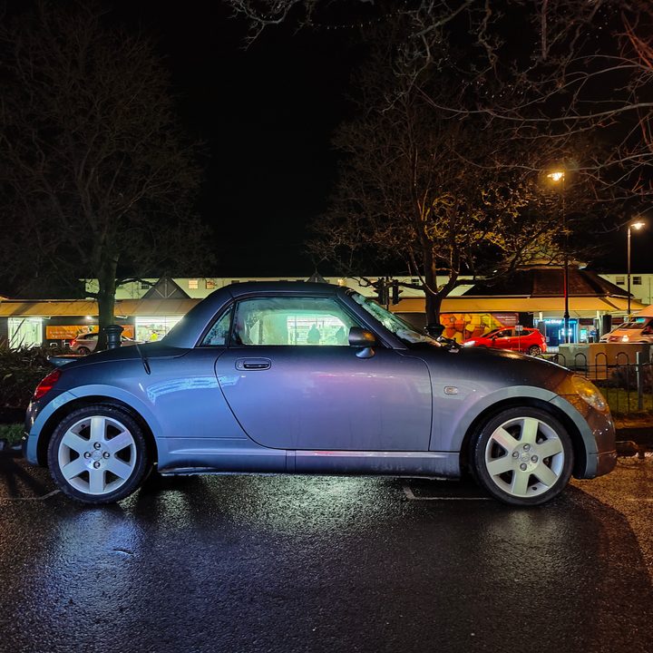 OnePlus 10 Pro main camera night mode photo.