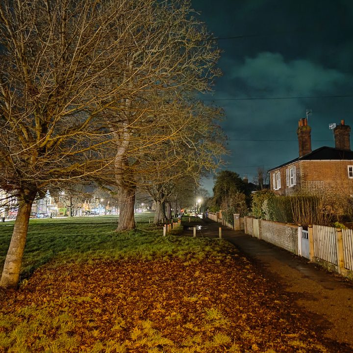 OnePlus 11 main camera night mode photo.