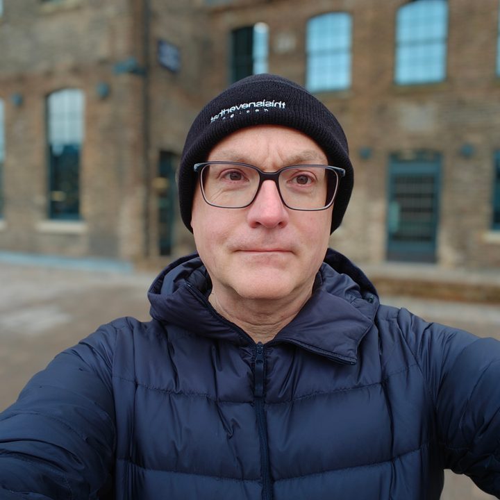 OnePlus 11 selfie.