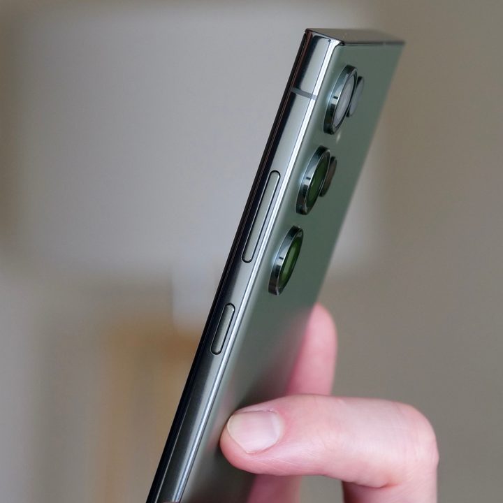 The side of the Galaxy S23 Ultra, showing its button placement.