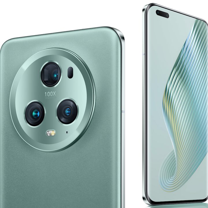 The Honor Magic5 Pro's screen and camera module.