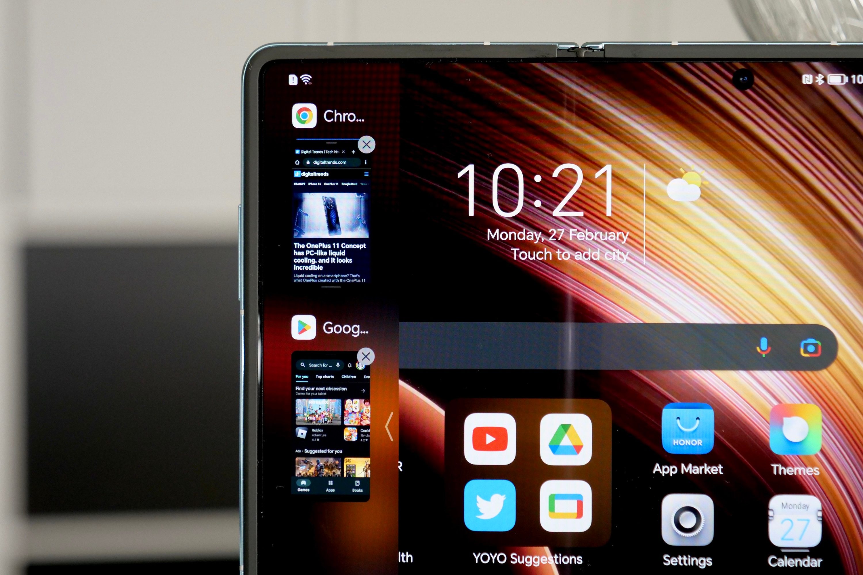 The multi-tasking bar on the Honor Magic Vs.
