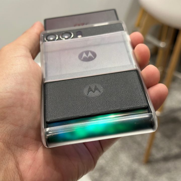 Motorola Rizr back.