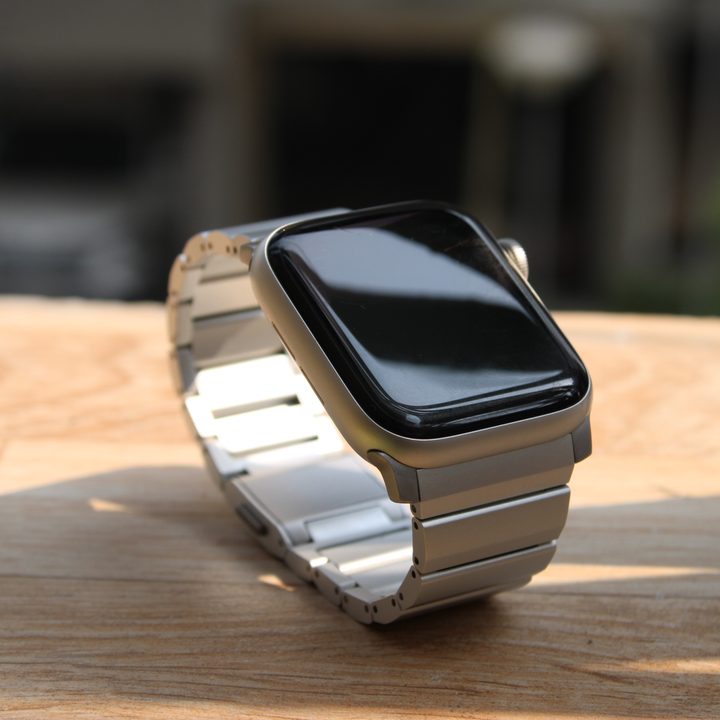 Apple Watch SE 44mm with Nomad Aluminum Band.