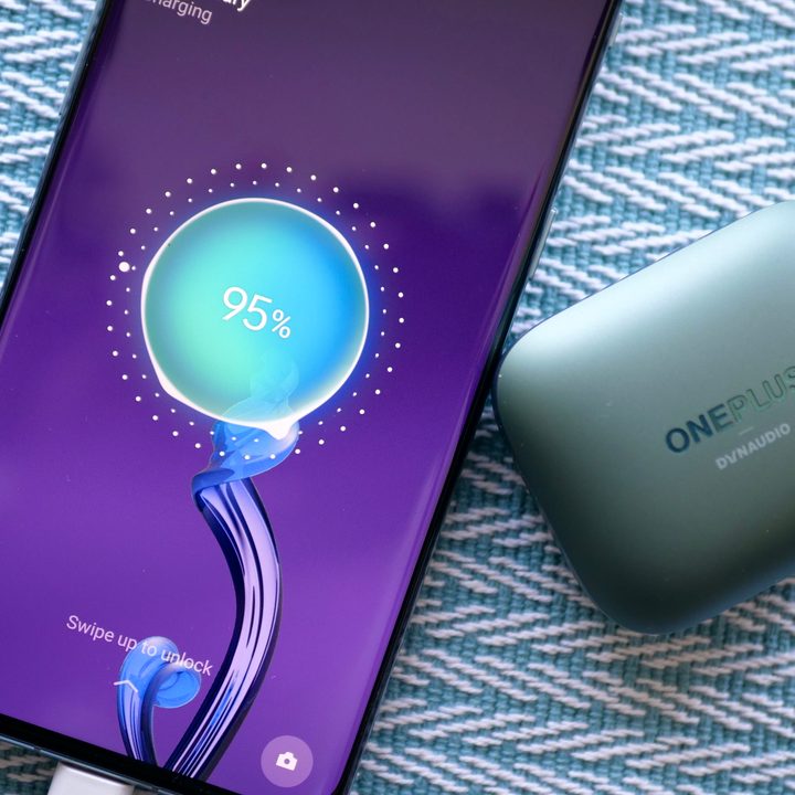 OnePlus 11 on charge, with OnePlus Buds Pro 2.