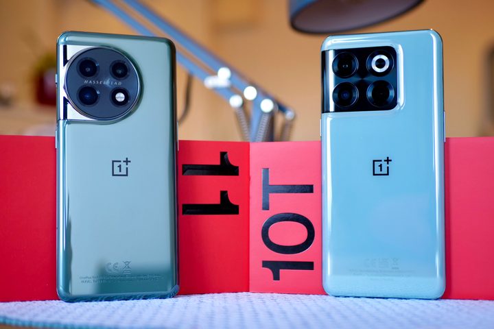 The back of the OnePlus 11 and OnePlus 10T, with their boxes.