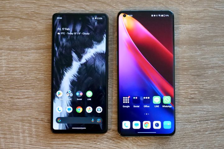 The screens on the OnePlus 11 and Pixel 7.