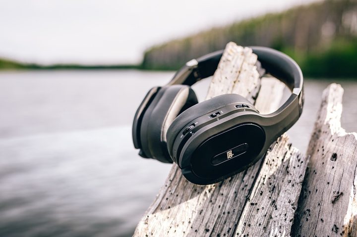PSB M4U8 wireless headphones.