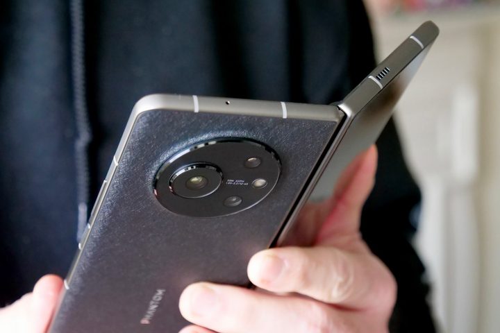 Opening the Tecno Phantom V Fold.