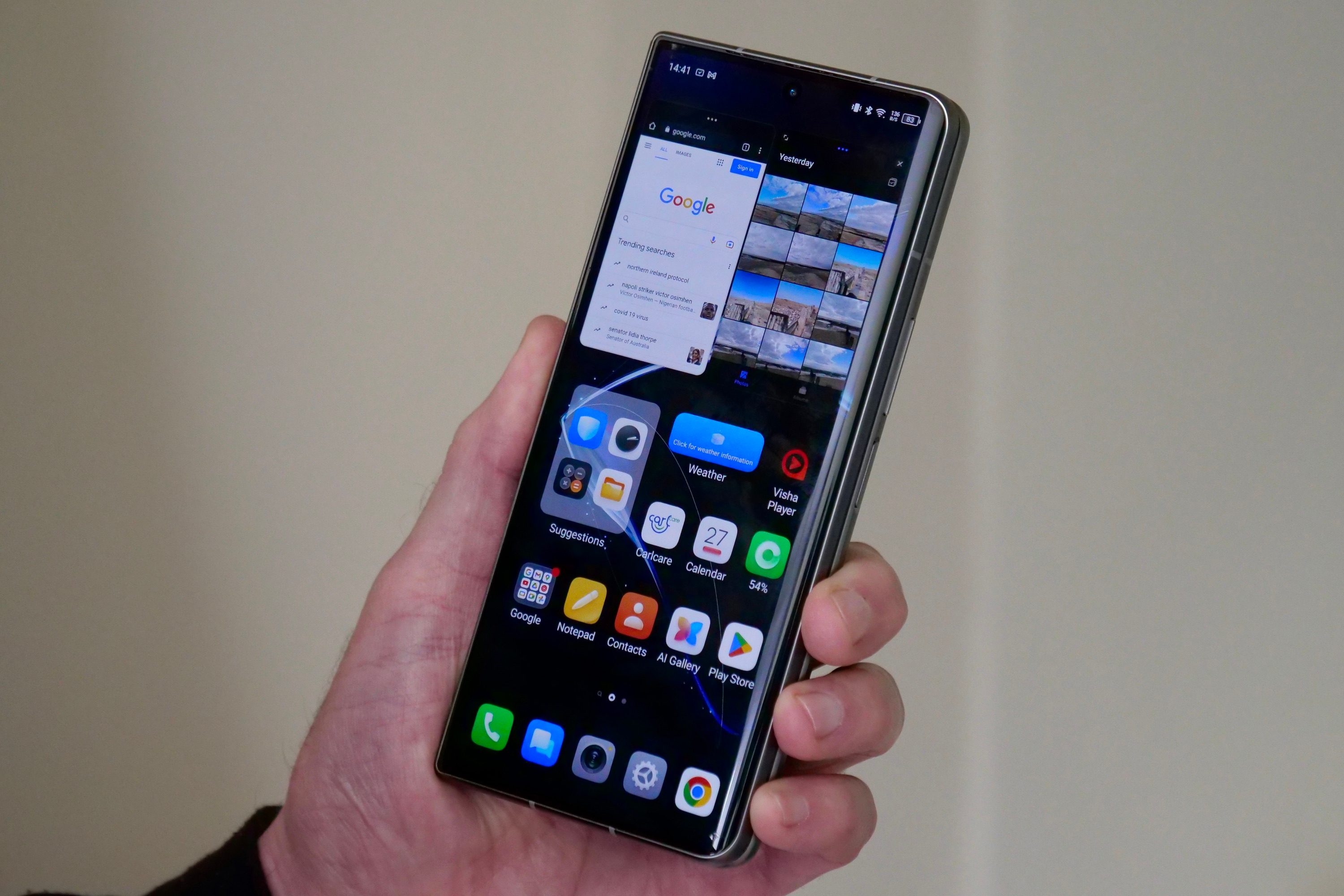 Floating window multi-tasking on the closed Tecno Phantom V Fold.