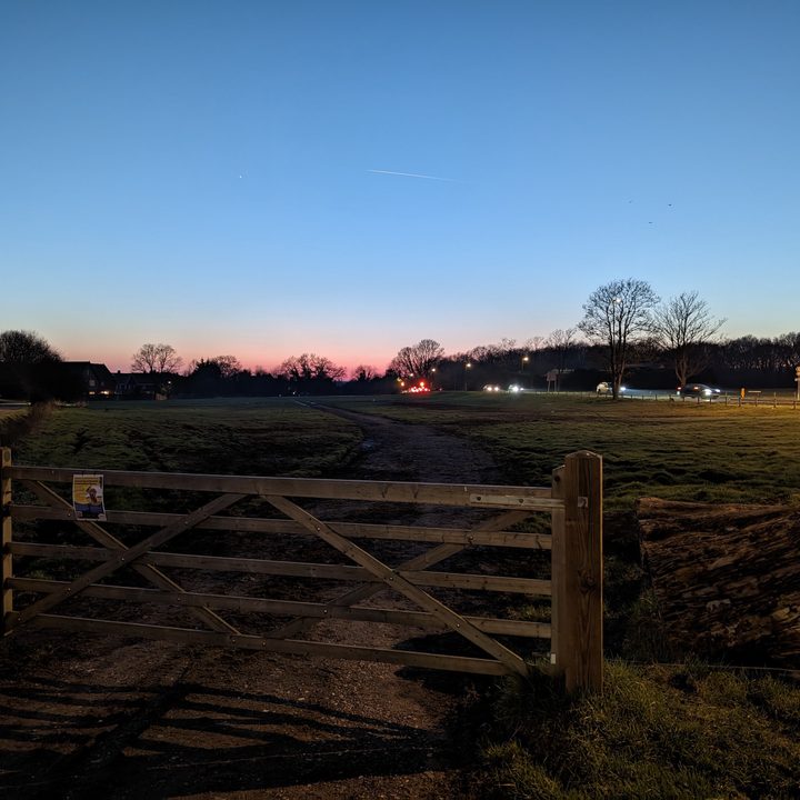 Photo taken with the Google Pixel 7's main camera in low light.