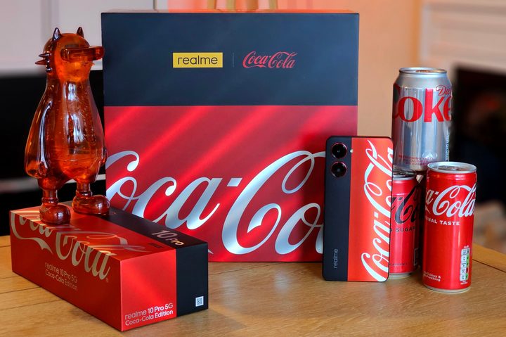 The box and special contents of the Realme X Coca-Cola phone.