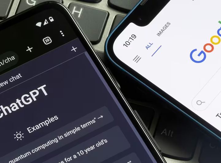 ChatGPT versus Google on smartphones.