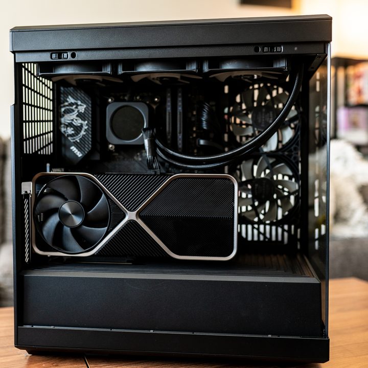 The Hyte Y60 with an RTX 4090 installed.