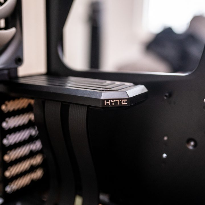 PCIe riser card installed in the Hyte Y40.
