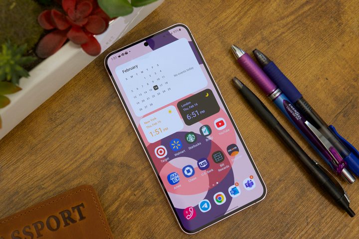 A home screen setup on the Samsung Galaxy S23 Plus.